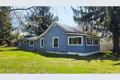 321 S 4th Street, Edmore, MI 48829 - Photo 2