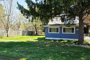 321 S 4th St, Edmore, MI 48829 - Photo 4