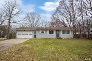 366 Elm St, Holland, MI 49424 - Photo 2