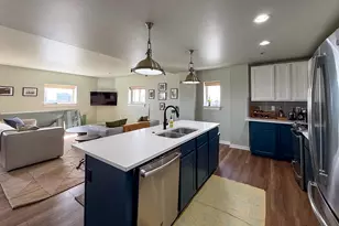 525 W Lafayette Blvd, Detroit, MI 48226 - Photo 2