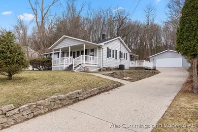 829 N Jefferson Street, Lowell, MI 49331 - Photo 2