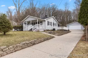 829 N Jefferson St, Lowell, MI 49331 - Photo 2