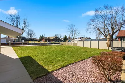 38310 Huron Pointe Drive, Harrison Township, MI 48045 - Photo 6