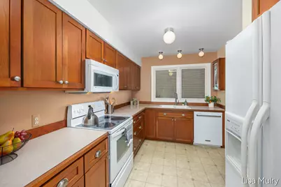 1810 Southampton SE, Grand Rapids, MI 49508 - Photo 14