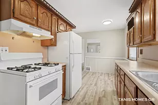 3691 Oriole Ave SW, Wyoming, MI 49509 - Photo 4