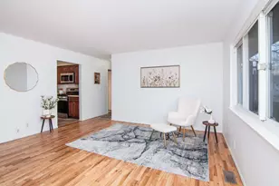 352 Manor Dr, Ann Arbor, MI 48105 - Photo 10