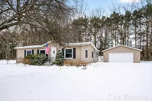 14128 Luckett Ln, Grand Haven, MI 49417 - Photo 2