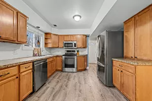 29550 Bretton, Livonia, MI 48152 - Photo 8