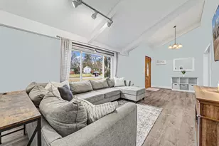 29550 Bretton, Livonia, MI 48152 - Photo 4