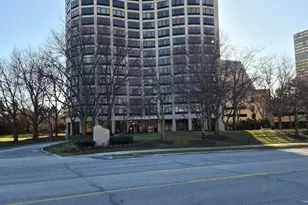 5000 S Civic Center Dr W, Southfield, MI 48075 - Photo 2