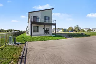 312 Edison Ct, Muskegon, MI 49440 - Photo 2