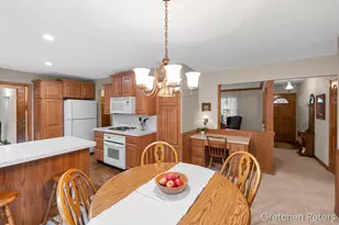 6852 Aleda Ave SE, Grand Rapids, MI 49508 - Photo 8