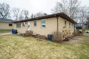 767 Beaumont Dr NW, Grand Rapids, MI 49504 - Photo 46