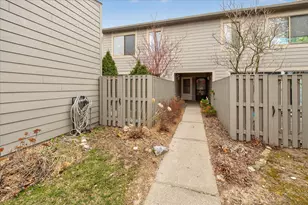 768 Watersedge Dr, Ann Arbor, MI 48105 - Photo 2