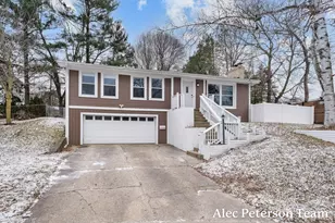 1728 Lenora Terrace NW, Grand Rapids, MI 49504 - Photo 2