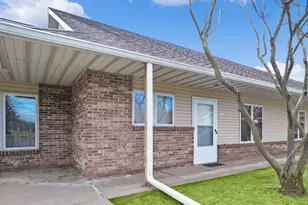 5514 Ivy Dr, Stevensville, MI 49127 - Photo 2