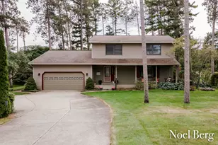 17218 Timber Dunes Dr, Grand Haven, MI 49417 - Photo 2