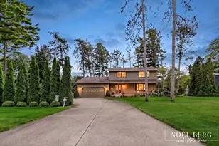 17218 Timber Dunes Dr, Grand Haven, MI 49417 - Photo 2