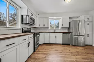 2479 Marcoux Ave, Muskegon, MI 49442 - Photo 8