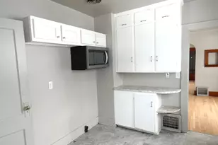 627 E Main St, Benton Harbor, MI 49022 - Photo 8