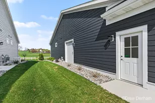4219 Village Green Dr, Freeland, MI 48623 - Photo 34