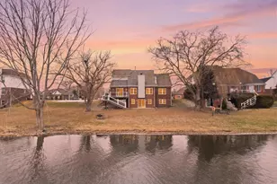 36580 N Pointe Dr, New Baltimore, MI 48047 - Photo 2