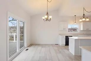 36580 N Pointe Dr, New Baltimore, MI 48047 - Photo 18