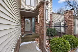 2811 S Wood Dale Dr, Jackson, MI 49203 - Photo 4