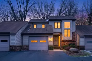2811 S Wood Dale Dr, Jackson, MI 49203 - Photo 2