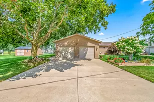 658 Fair Dr, Bronson, MI 49028 - Photo 2