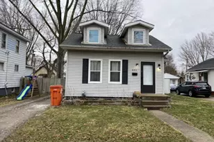 631 Woodlawn Ave, Owosso, MI 48867 - Photo 8
