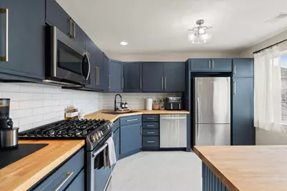 709 Fieldstone Circle W, Chelsea, MI 48118 - Photo 10