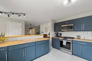 709 Fieldstone Cir W, Chelsea, MI 48118 - Photo 12