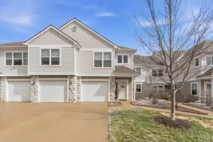 709 Fieldstone Cir W, Chelsea, MI 48118 - Photo 2