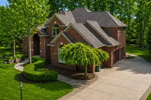 52018 Loon Ct, Shelby Twp, MI 48315 - Photo 2