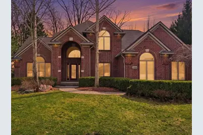 52018 Loon Court, Shelby Twp, MI 48315 - Photo 2