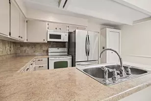 2839 Pebble Creek Dr, Ann Arbor, MI 48108 - Photo 10