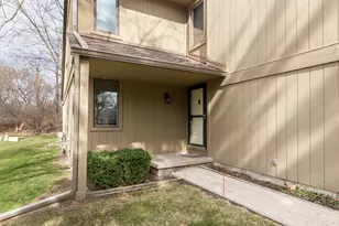 527 Park Pl, Saline, MI 48176 - Photo 2