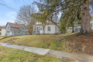 442 E Jones St, Ionia, MI 48846 - Photo 2