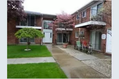 22039 E 11 Mile Road #20, Saint Clair Shores, MI 48081 - Photo 2