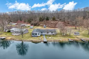 228 Oak Grove Dr, Brooklyn, MI 49230 - Photo 1