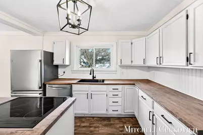 832 E Michigan Avenue, Marshall, MI 49068 - Photo 8