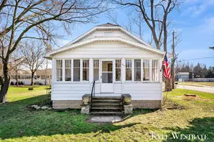 910 W 32nd St, Holland, MI 49423 - Photo 1