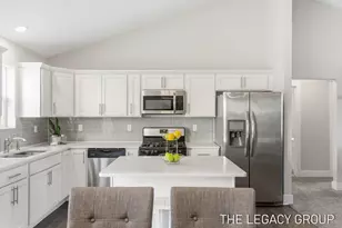 10417 Richfield Ln, Allendale, MI 49401 - Photo 8