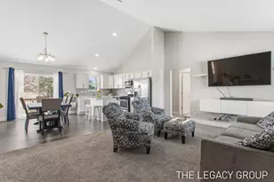 10417 Richfield Ln, Allendale, MI 49401 - Photo 4