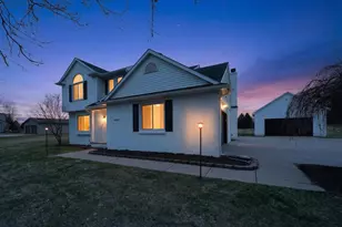 177 W Willis Rd, Saline, MI 48176 - Photo 2