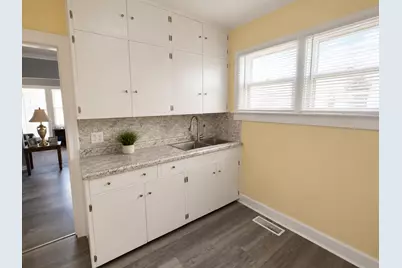 323 S Maurice Avenue, Jackson, MI 49203 - Photo 10
