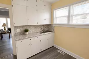 323 S Maurice Ave, Jackson, MI 49203 - Photo 10