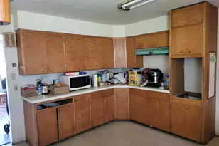 739 Dixie Dr, Benton Harbor, MI 49022 - Photo 2