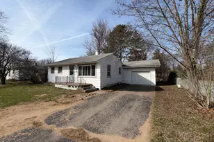 132 Lilac St, Paw Paw, MI 49079 - Photo 2